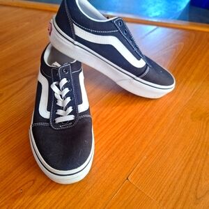 Womens 6.5 black n white platform vans.